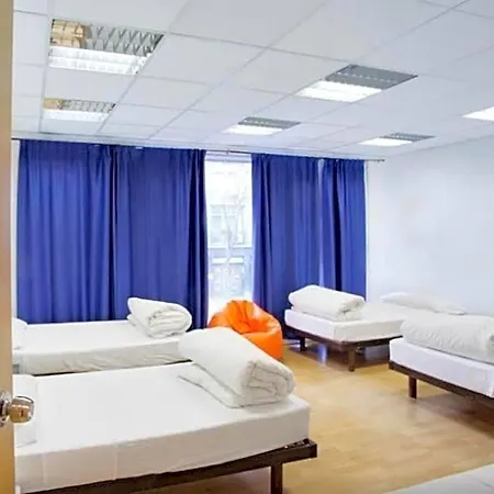 Holidaysbcn Hostel *